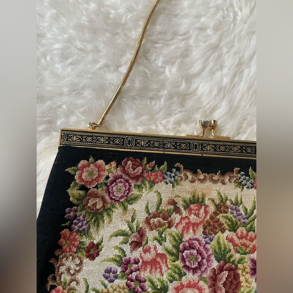 VINTAGE VICTORIAN TAPESTRY CLUTCH - Picture 8 of 11